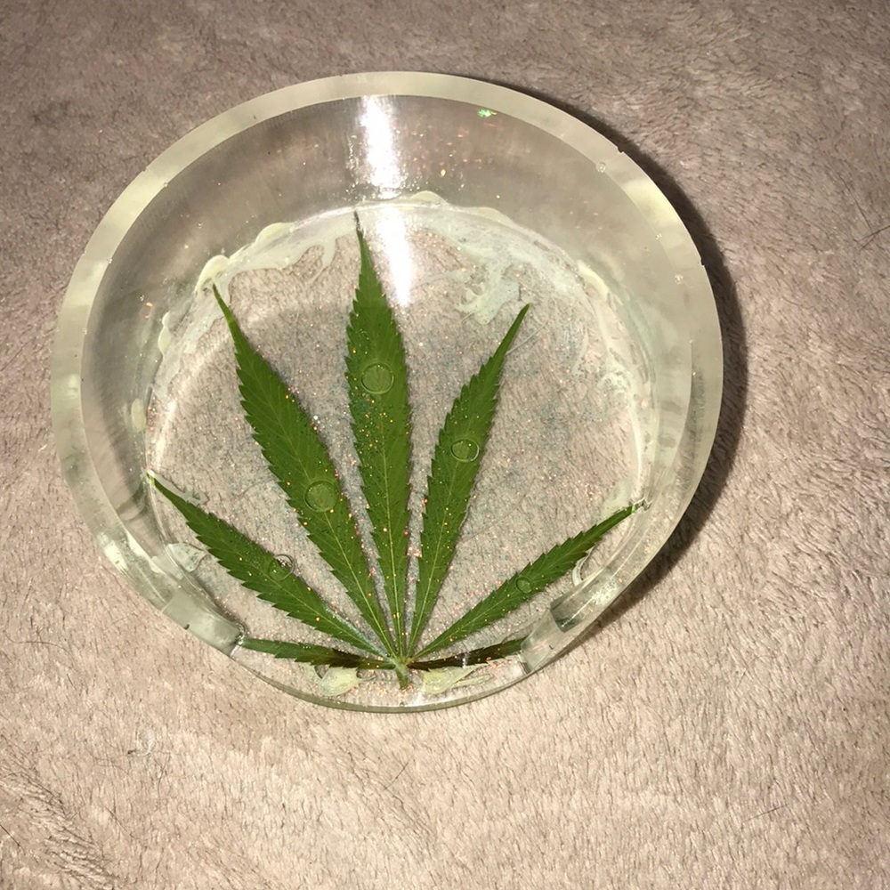 Custom coaster hold epoxy with my favorite leaf 🍁 New